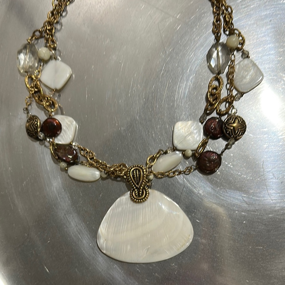 Elegant Gold and Cream Necklace